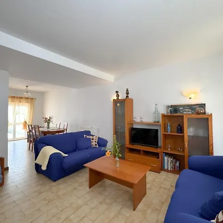 Cosy House Near The Beaches #1978 דירה